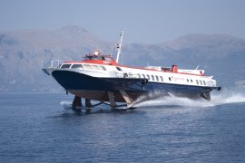Hydrofoil on water | © Simon Jackson